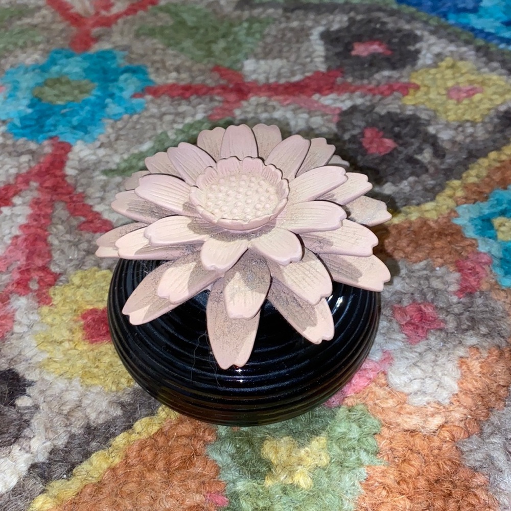 Partylite scent defuser.